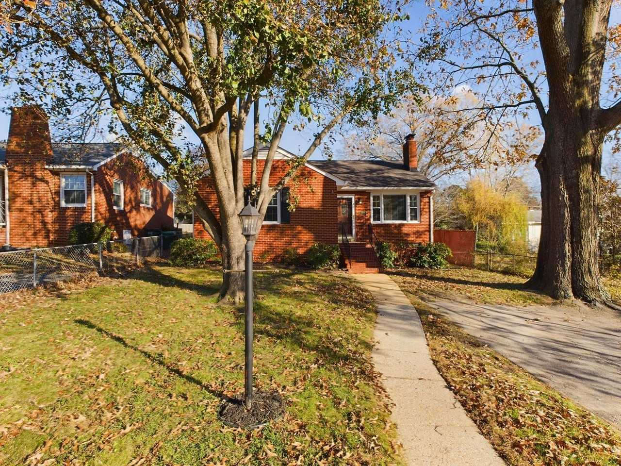 7505 Landsworth Ave - Photo 3 of 30