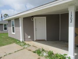 featured image of 1302 Grace Ave Apt C #Apt C