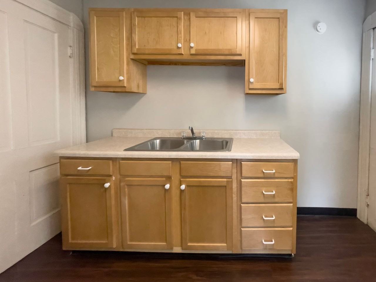 824 W University Ave - Photo 4 of 50