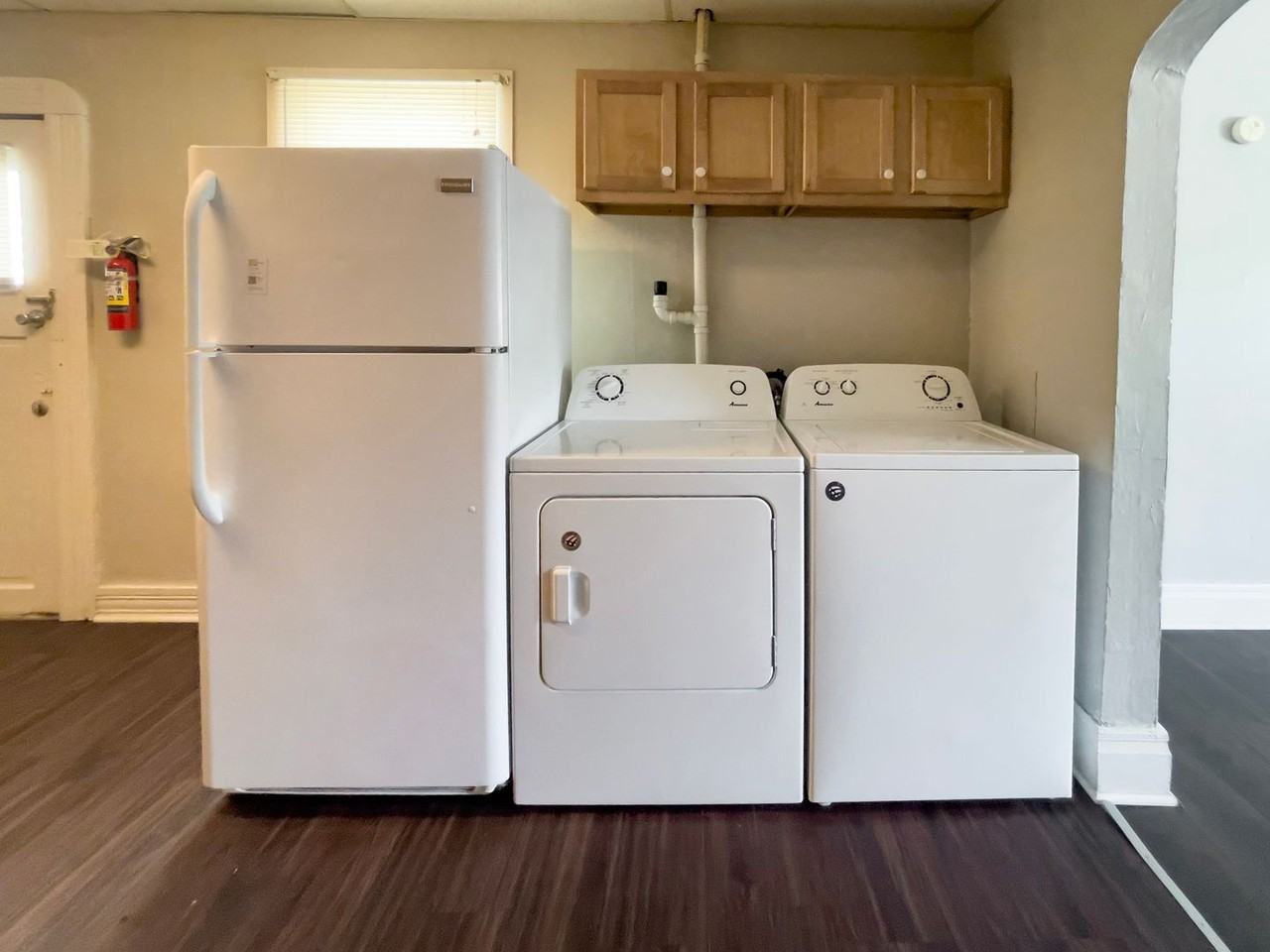 824 W University Ave - Photo 5 of 50
