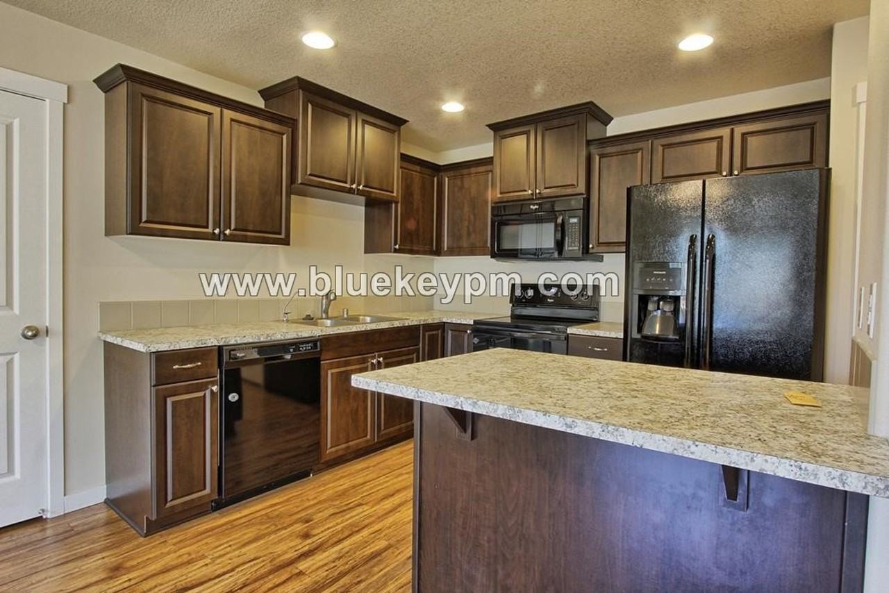 7413 Ne 56th St - Photo 5 of 13