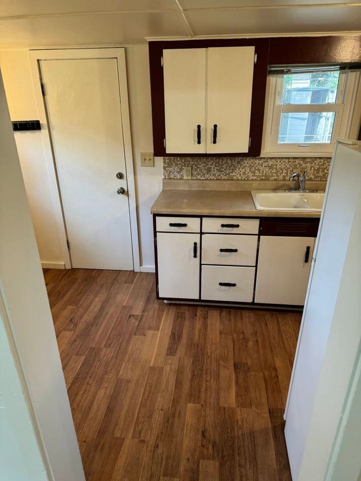 200 1/2 16th St - Photo 4 of 17