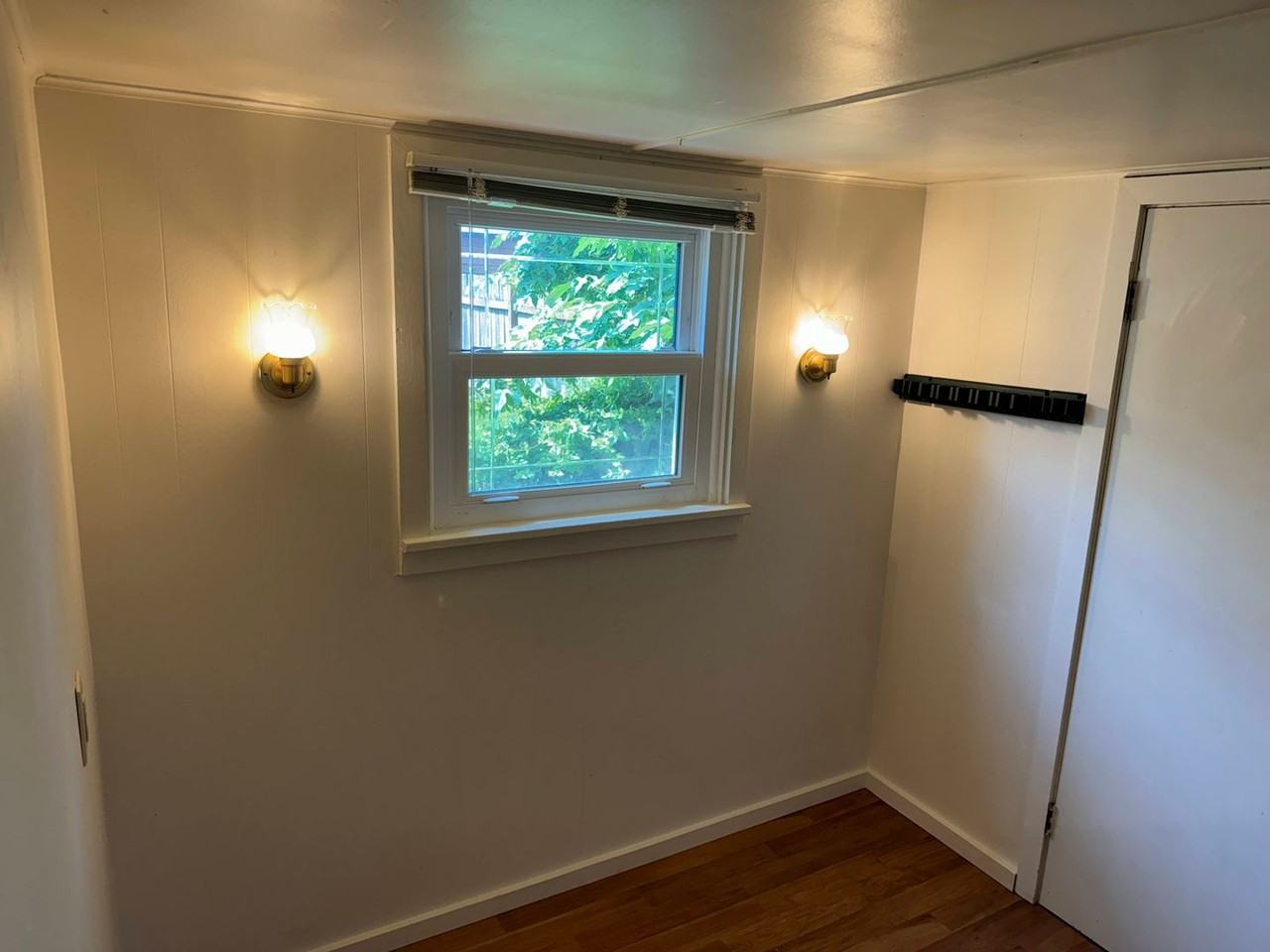 200 1/2 16th St - Photo 5 of 17