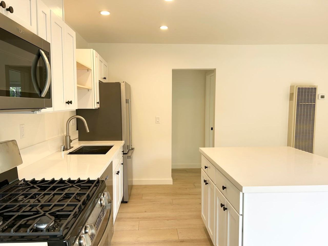 203 Ladera Street - Photo 5 of 34