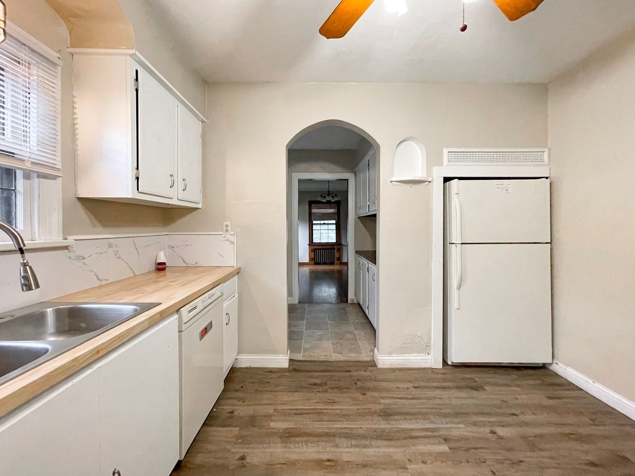 712 W University Ave - Photo 2 of 45