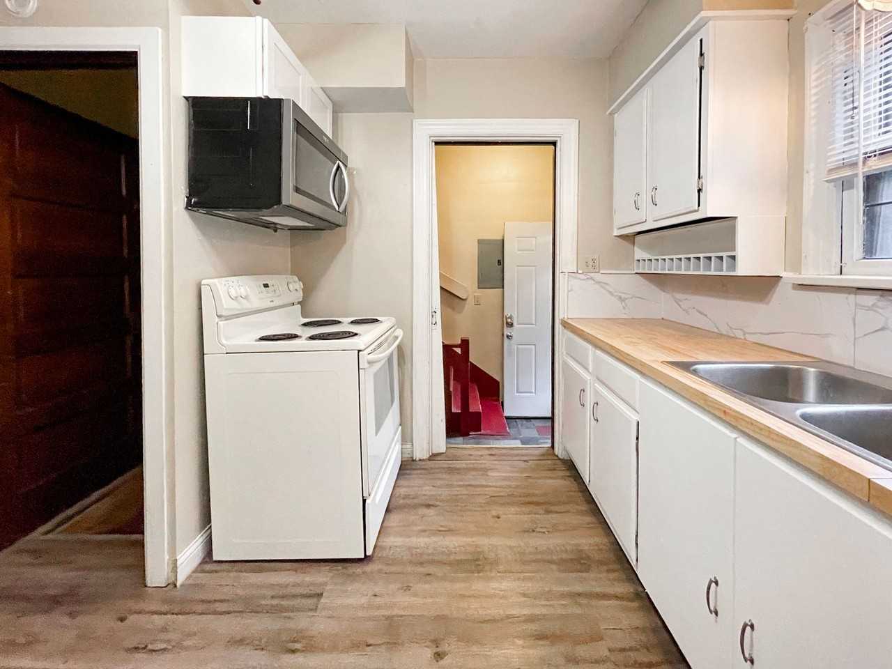 712 W University Ave - Photo 3 of 45