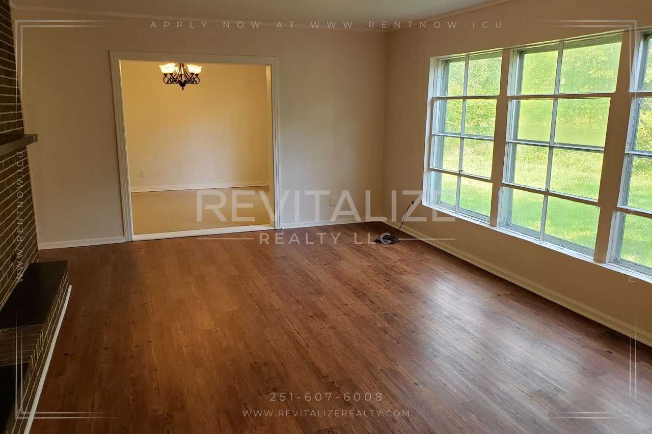 3228 Greenleaf Ct - Photo 3 of 13