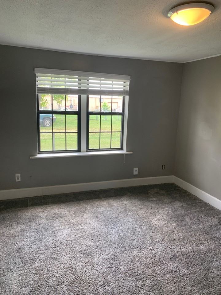 5100 S 33rd St - Photo 6 of 9