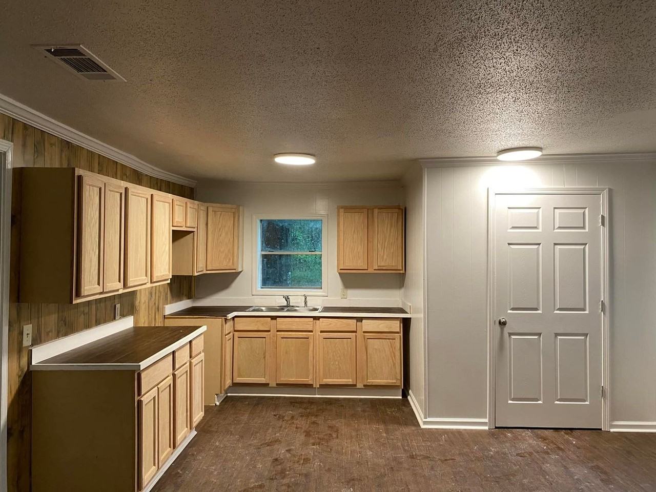 1262 Elks Lake Rd - Photo 2 of 6