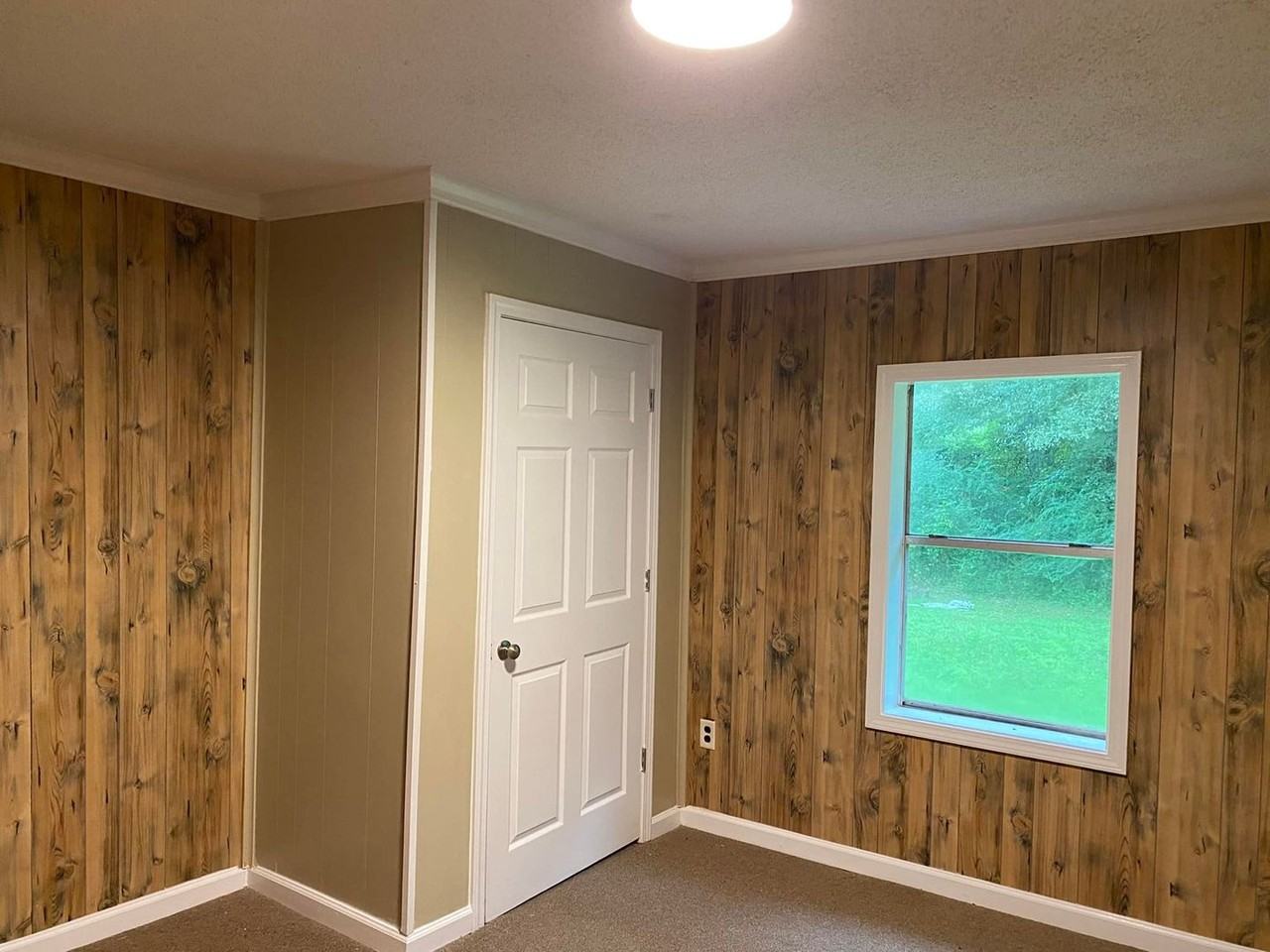 1262 Elks Lake Rd - Photo 3 of 6