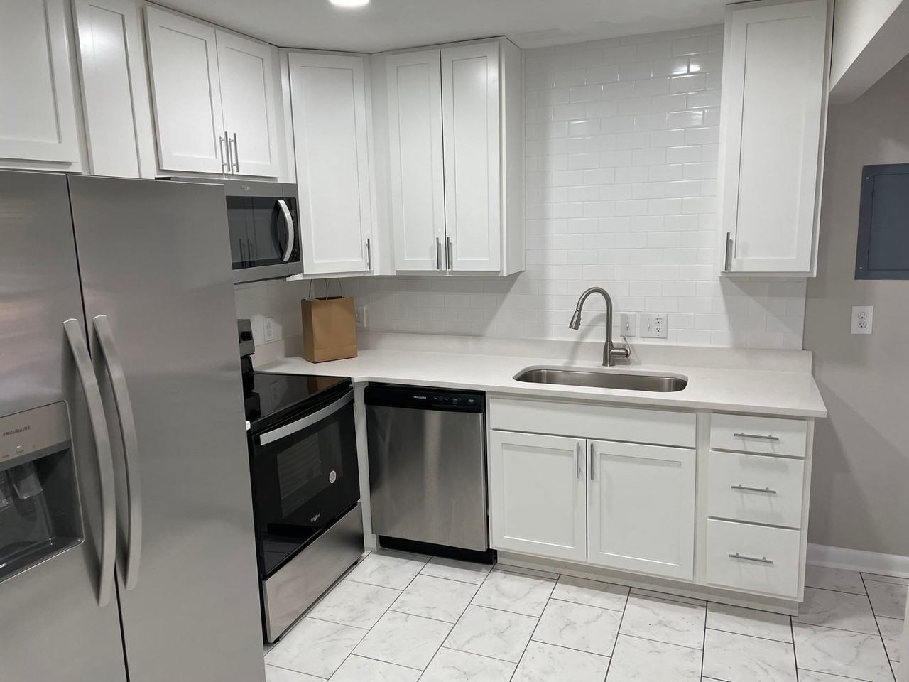 950 Tisdale Circle - Photo 3 of 5