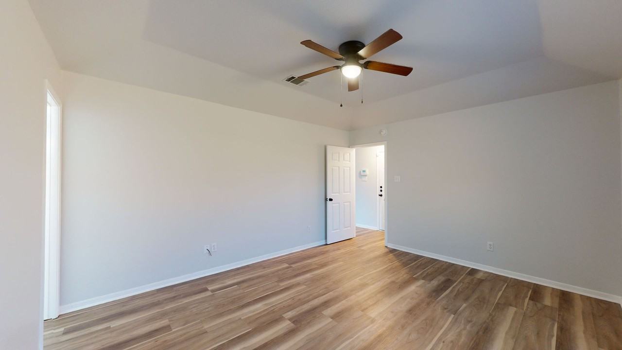 4806 Velma Dr - Photo 2 of 23