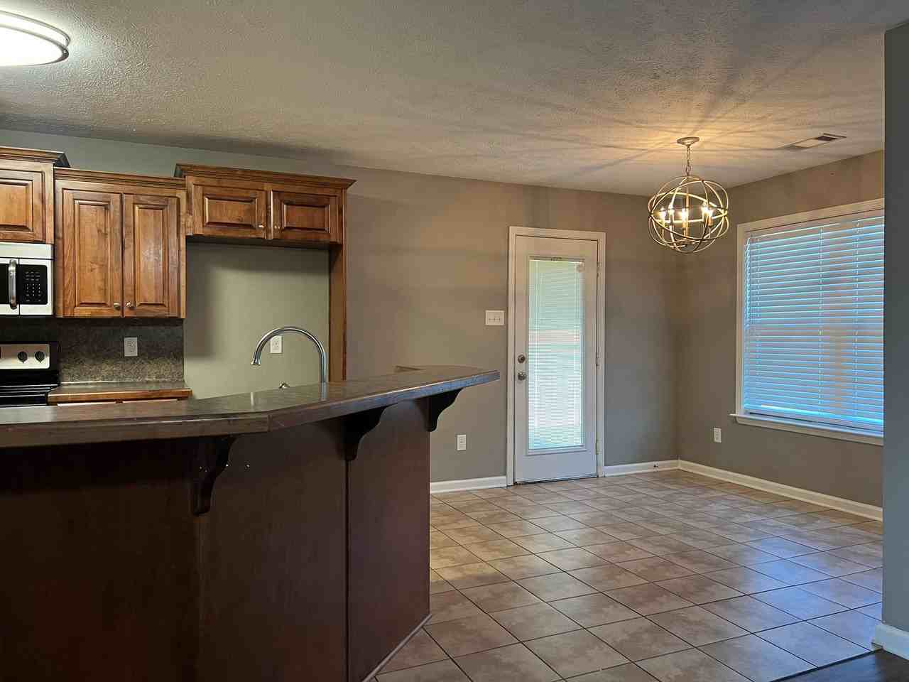 2408 Lancashire Ln - Photo 3 of 18