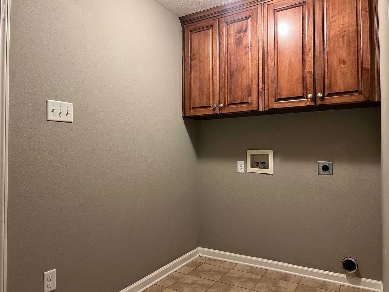 2408 Lancashire Ln - Photo 6 of 18