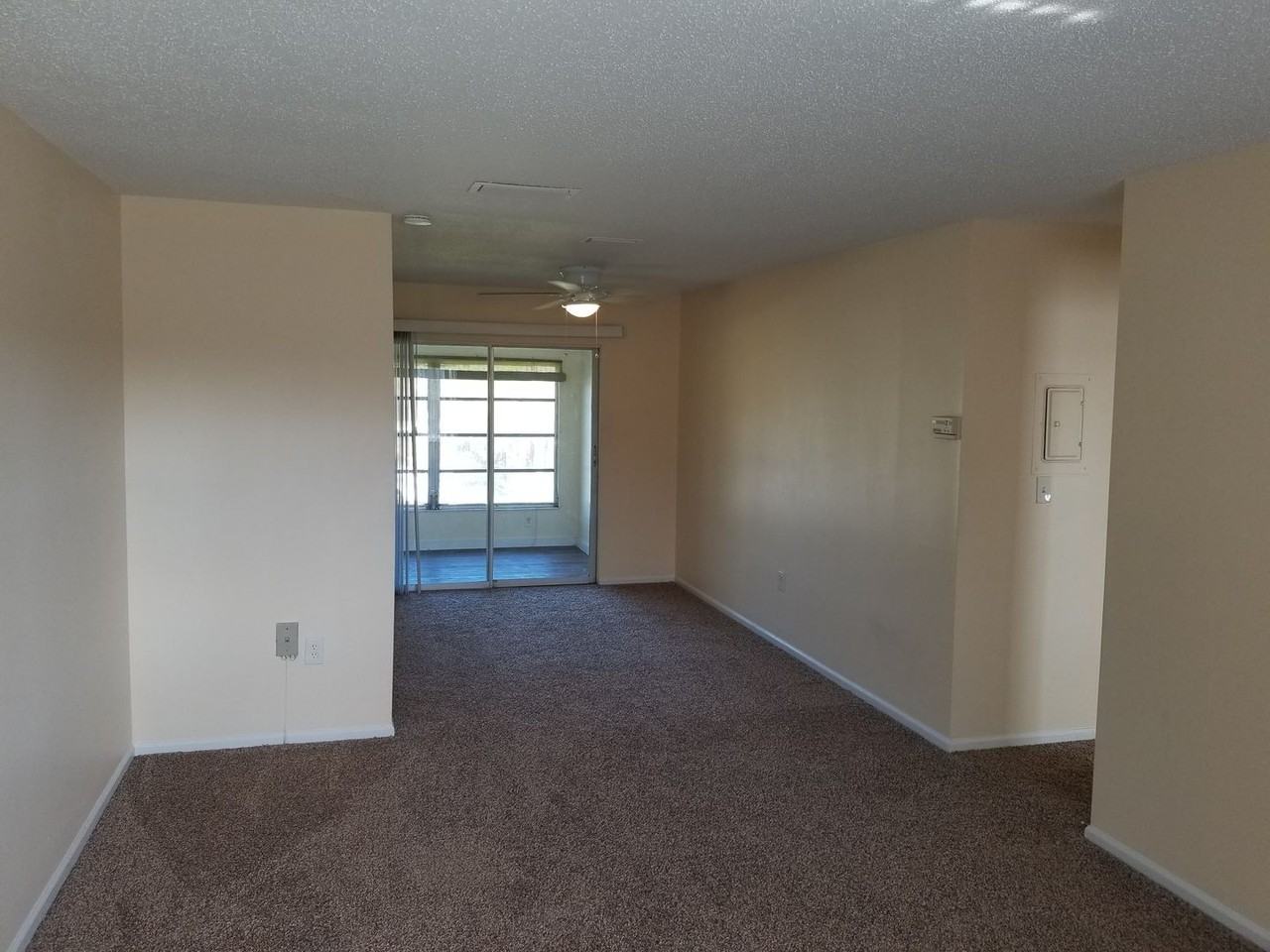 857 Courtington Ln #4B - Photo 3 of 21