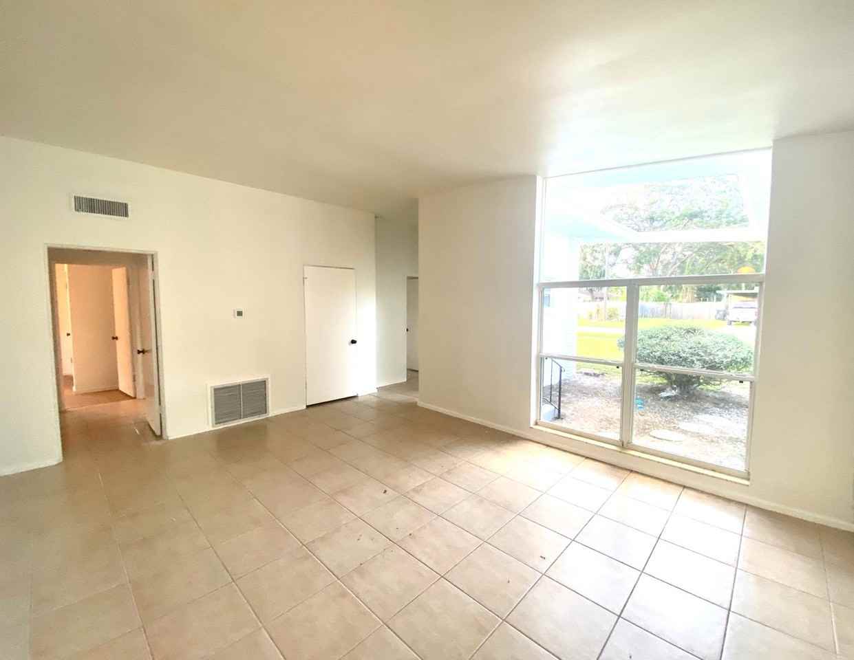 2030 W Amelia St - Photo 3 of 6