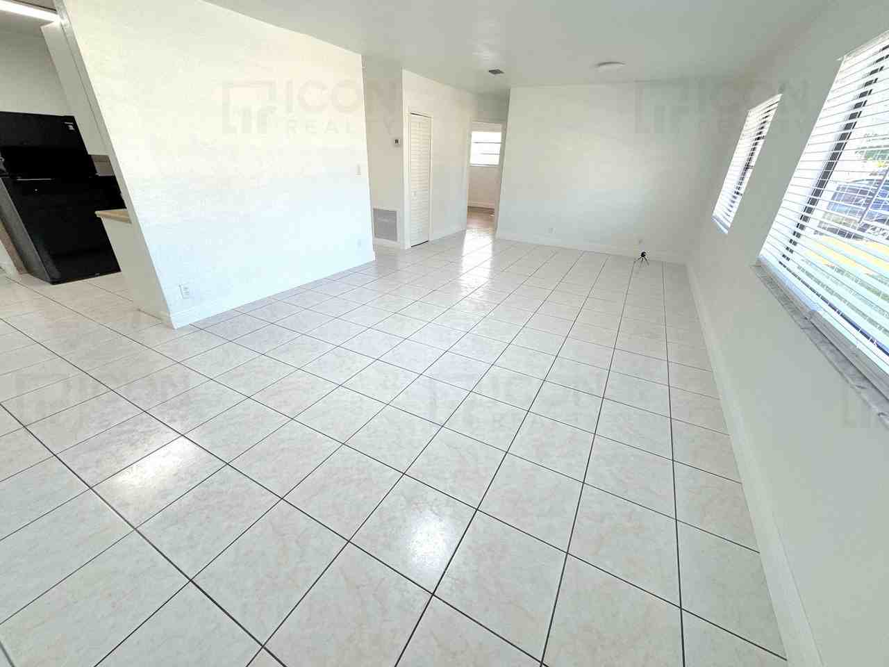 1740 Sw 47th Ave - Photo 3 of 13