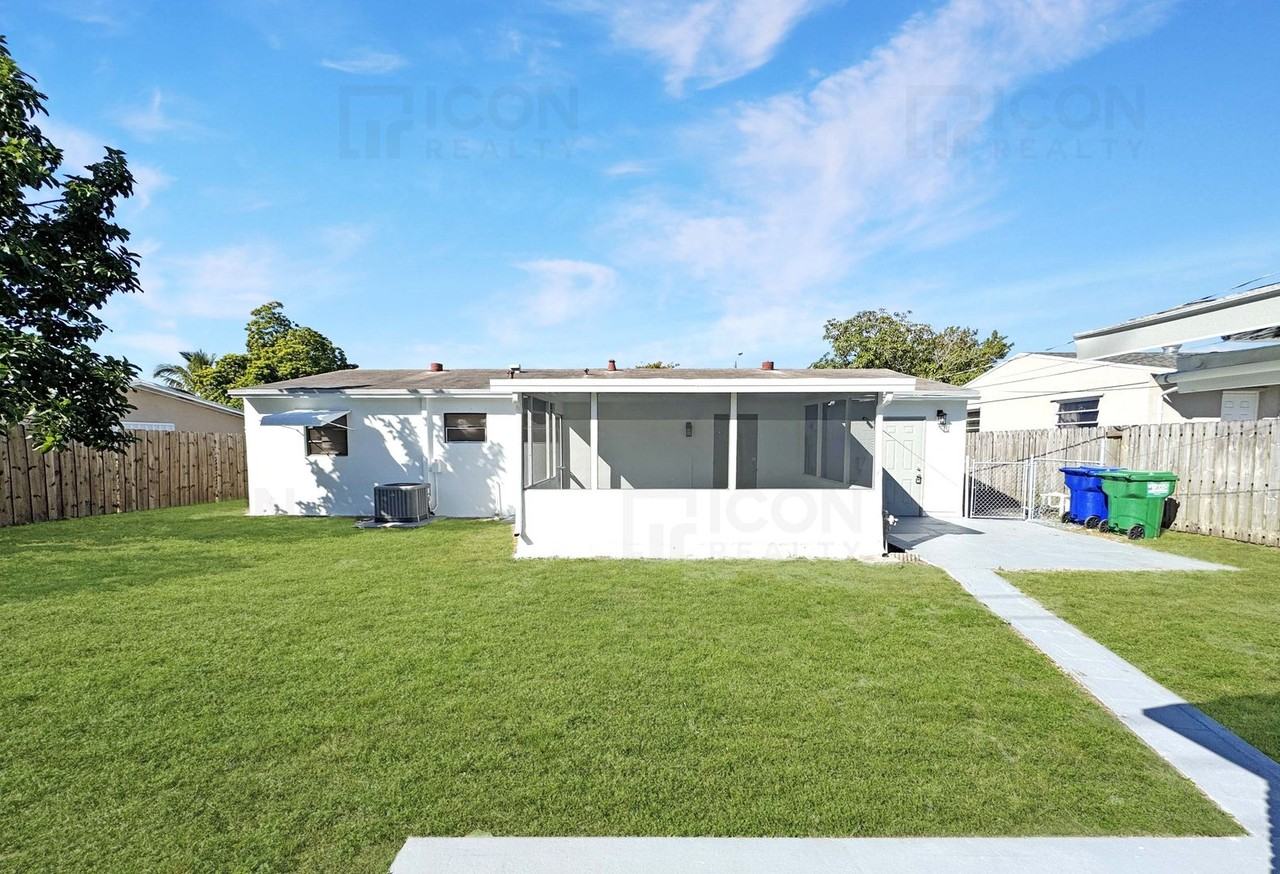 1740 Sw 47th Ave - Photo 2 of 13