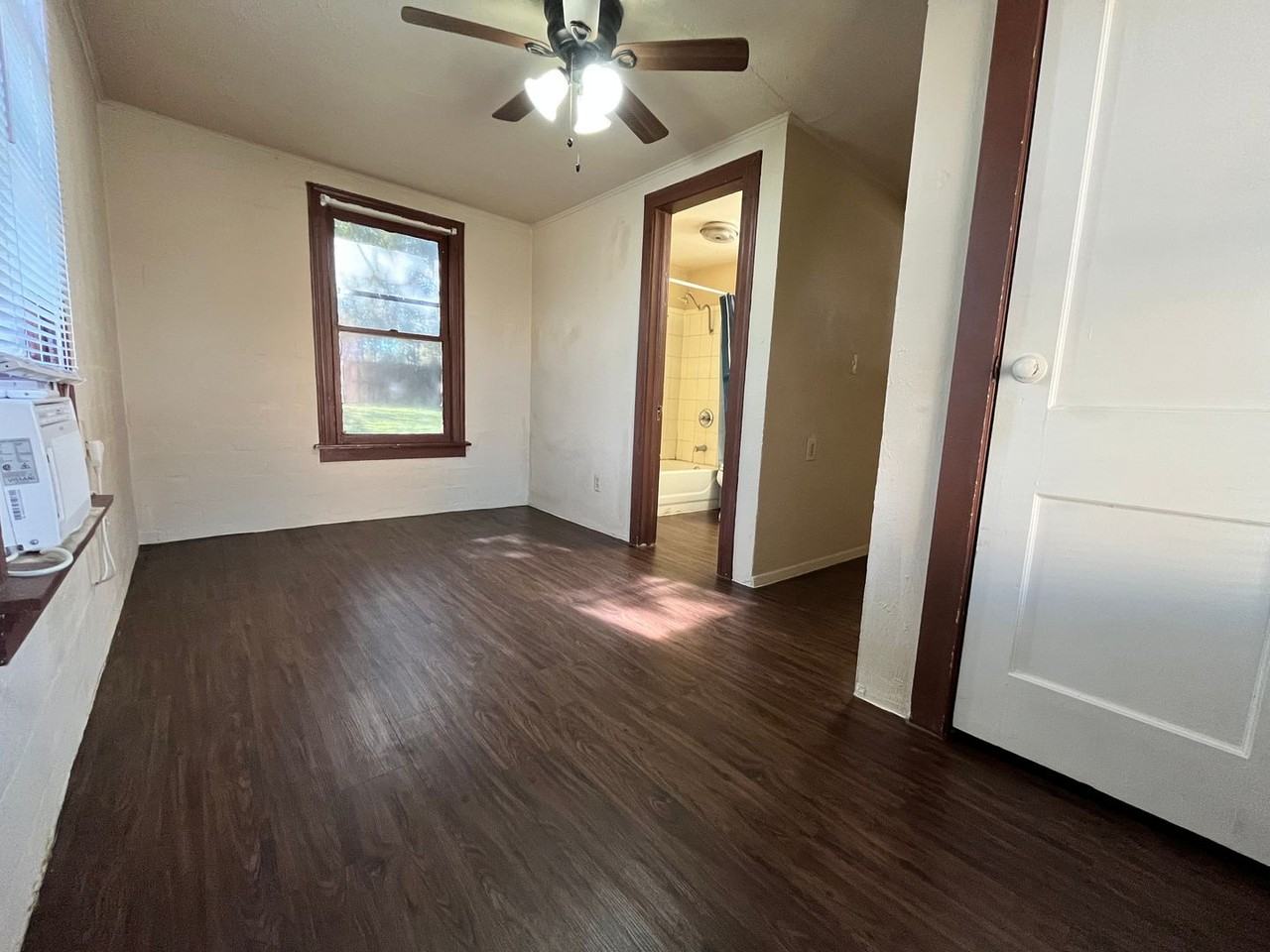 511 W Collins St - Photo 3 of 10