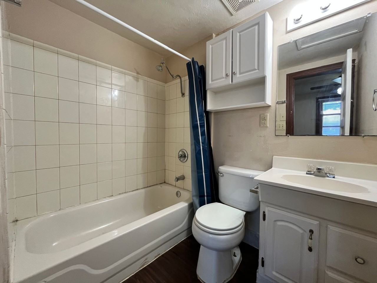 511 W Collins St - Photo 5 of 10