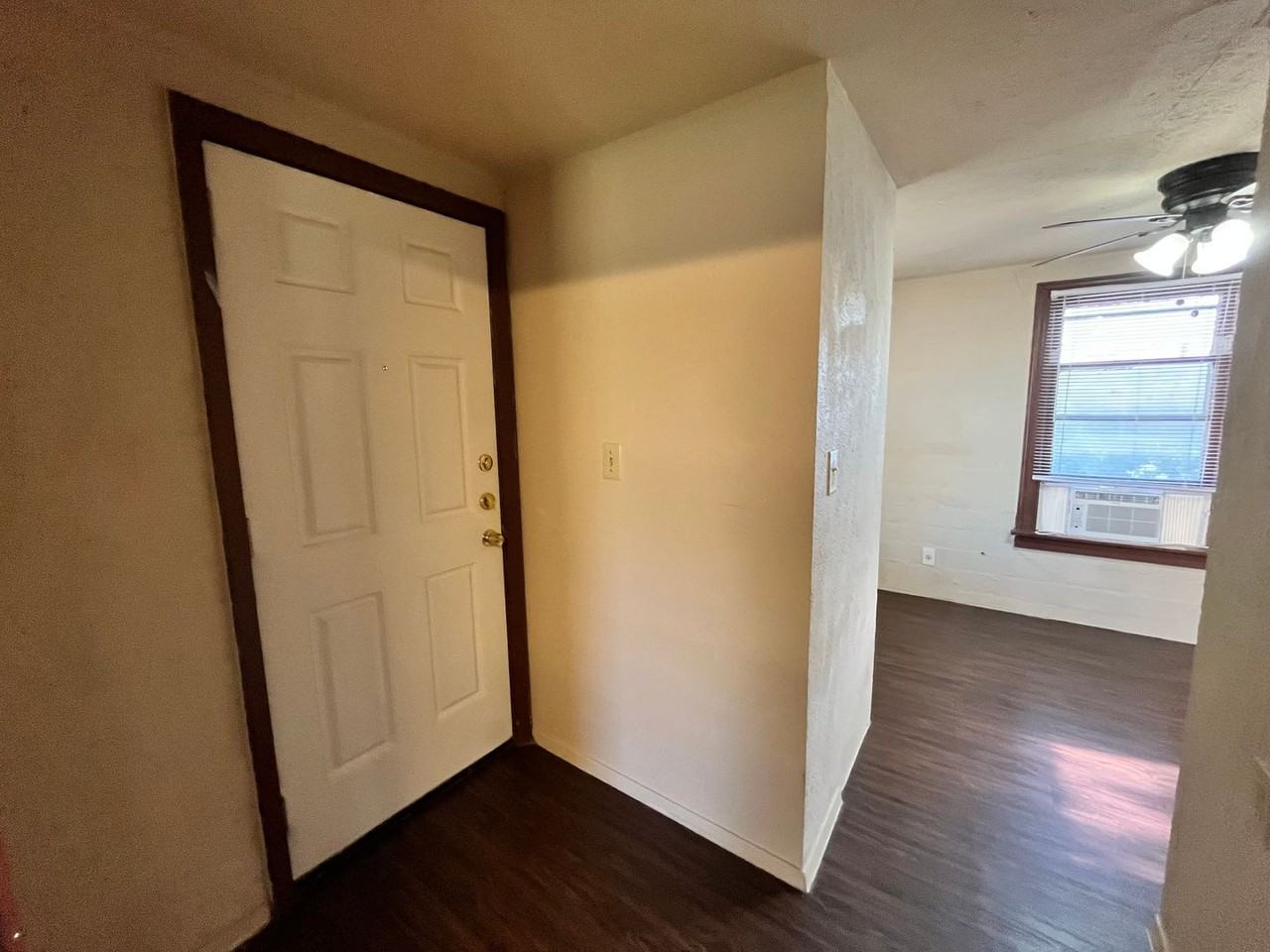 511 W Collins St - Photo 7 of 10