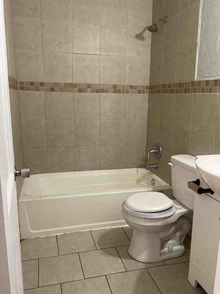 604 Foster Pl - Photo 5 of 5