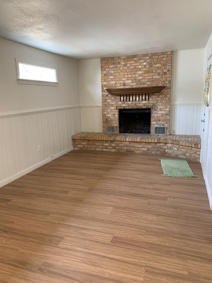 2614 42nd St - Photo 3 of 11