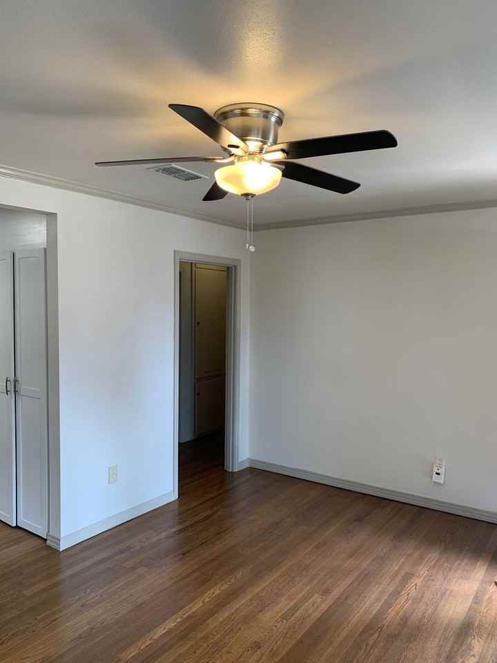 2614 42nd St - Photo 5 of 11