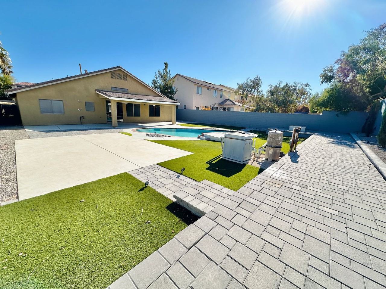 10599 Bonnyhill St - Photo 4 of 34