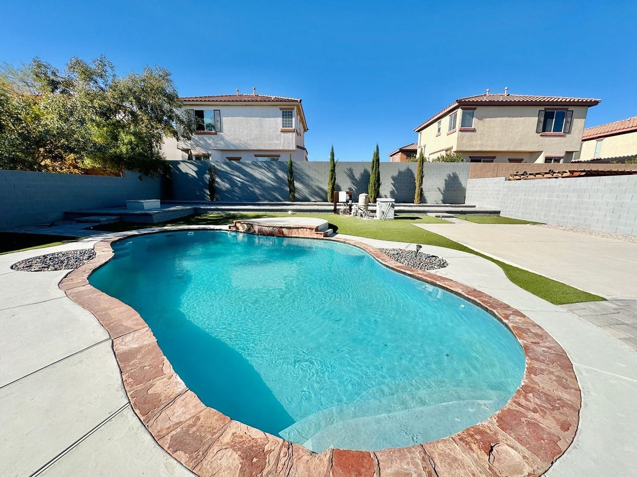 10599 Bonnyhill St - Photo 7 of 34