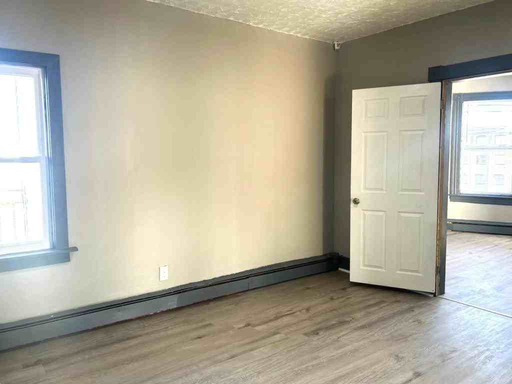 69 Lincoln St - Photo 4 of 15