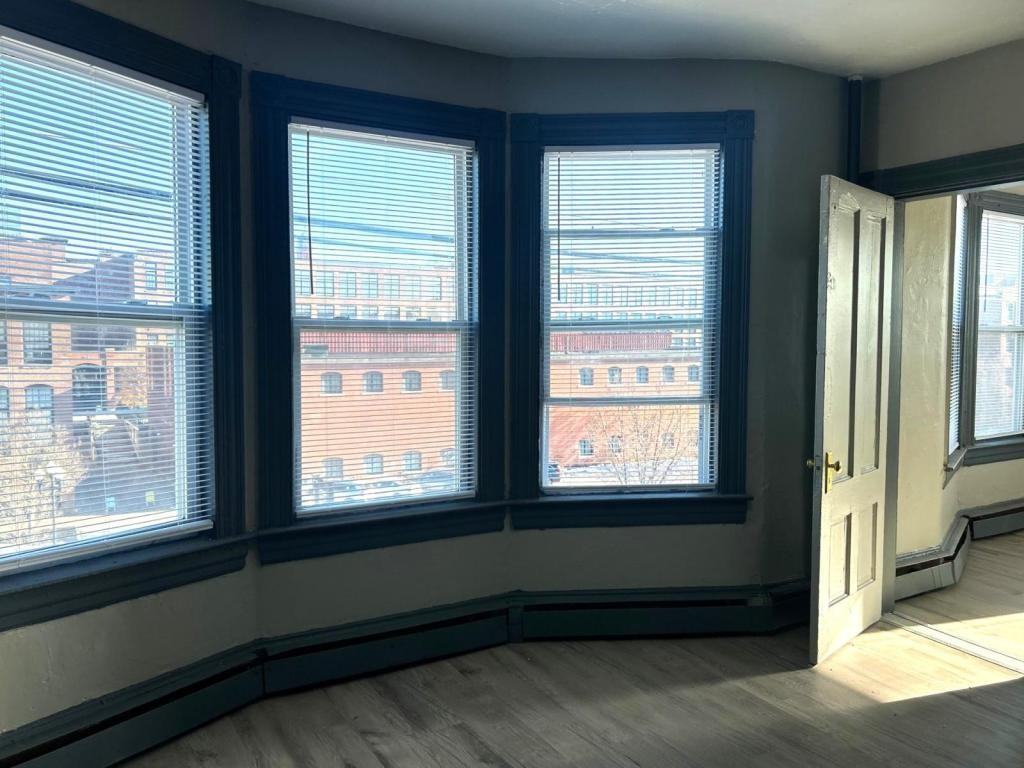 69 Lincoln St - Photo 7 of 15