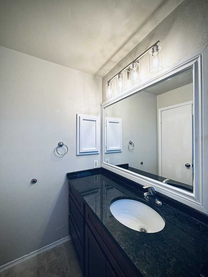 10541 Starcrest Dr - Photo 2 of 11