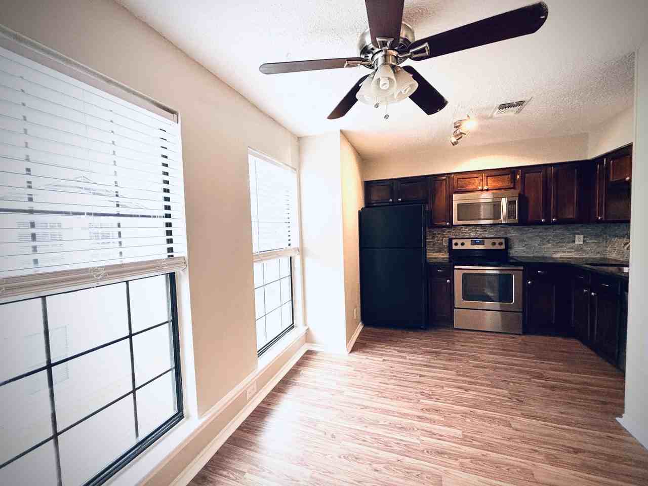 10541 Starcrest Dr - Photo 3 of 11