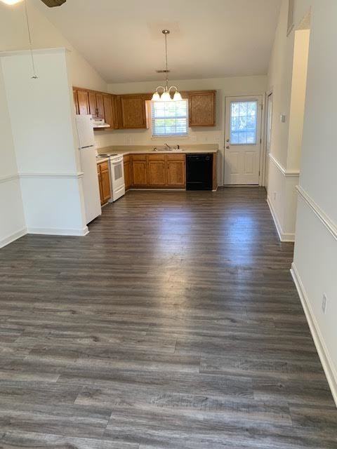 4320 Belcher St #B - Photo 2 of 13