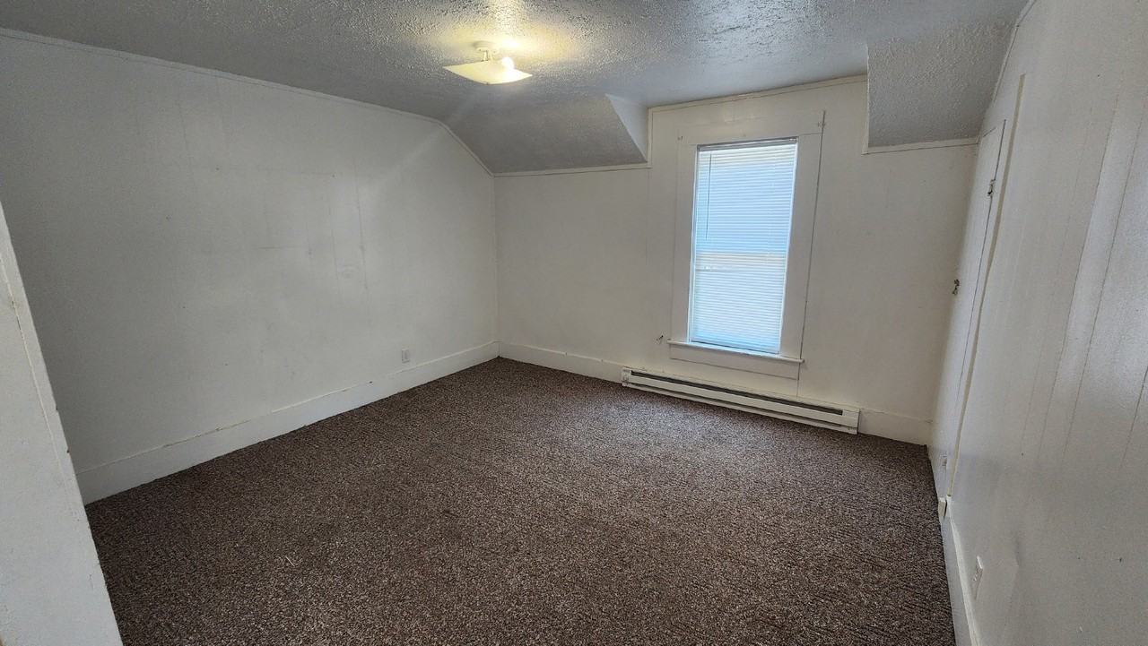 572 1/2 Erin St - Photo 2 of 11