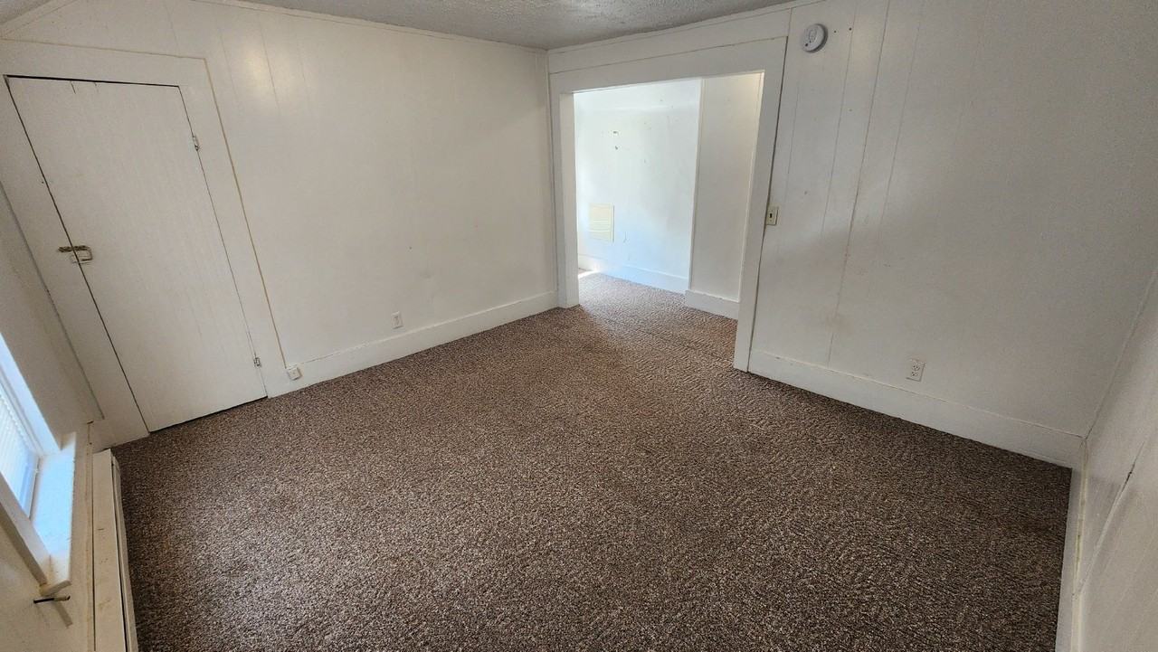 572 1/2 Erin St - Photo 3 of 11