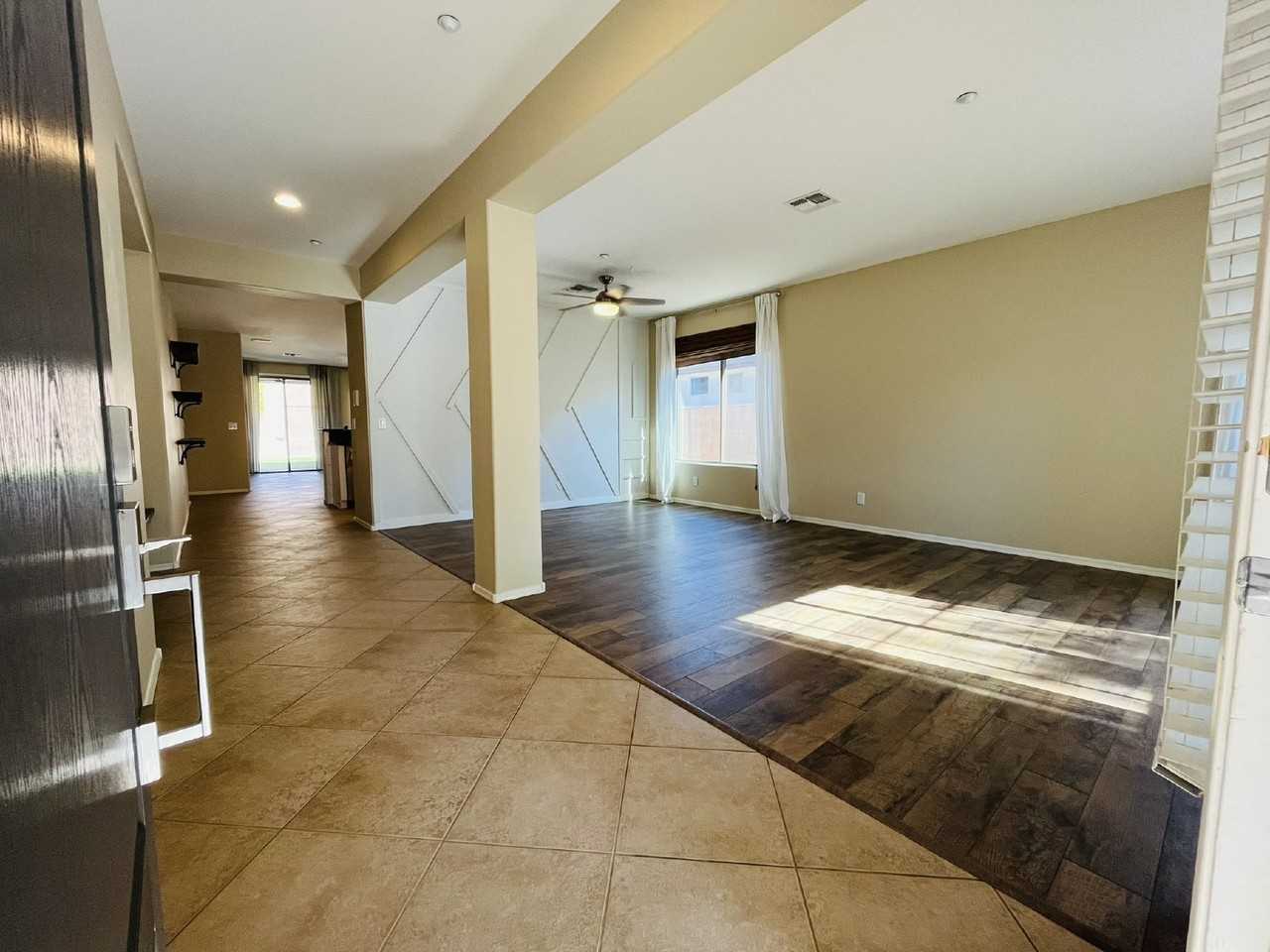 1714 W Medinah Ct - Photo 4 of 28