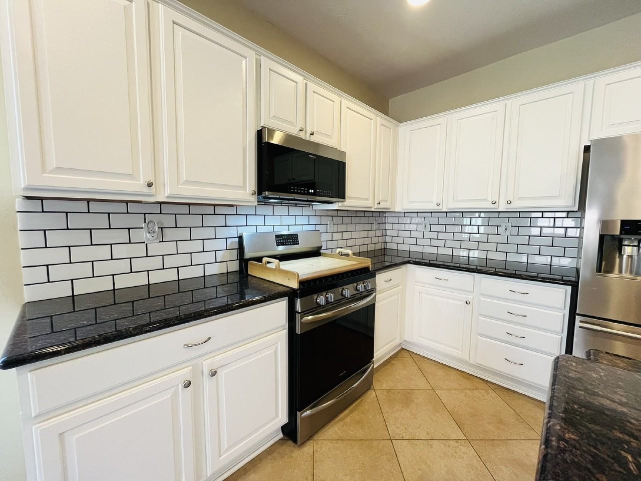 1714 W Medinah Ct - Photo 7 of 28