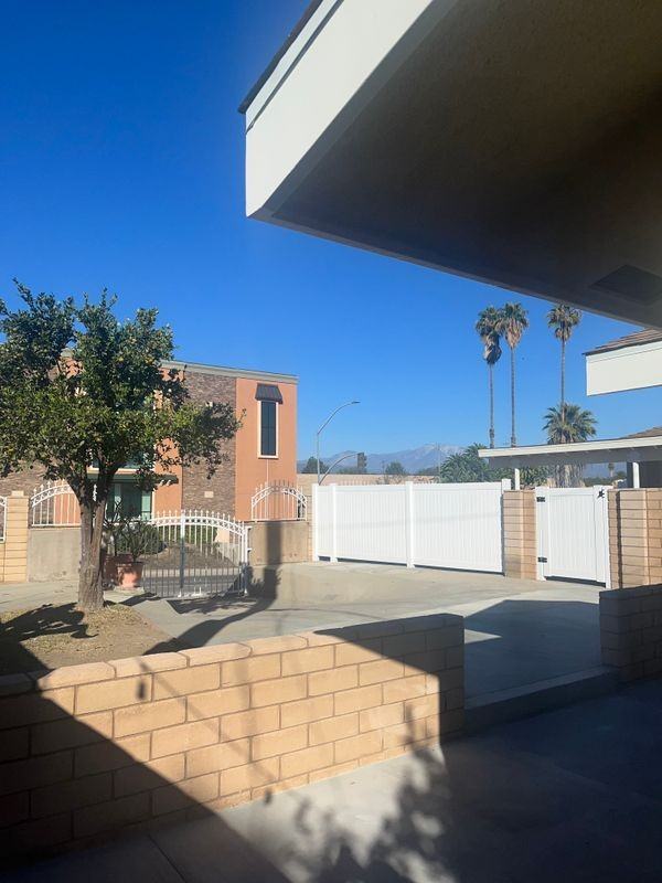 121 S Lark Ellen Ave - Photo 2 of 10