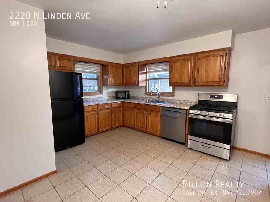 2220 Linden Ave - Photo 3 of 16