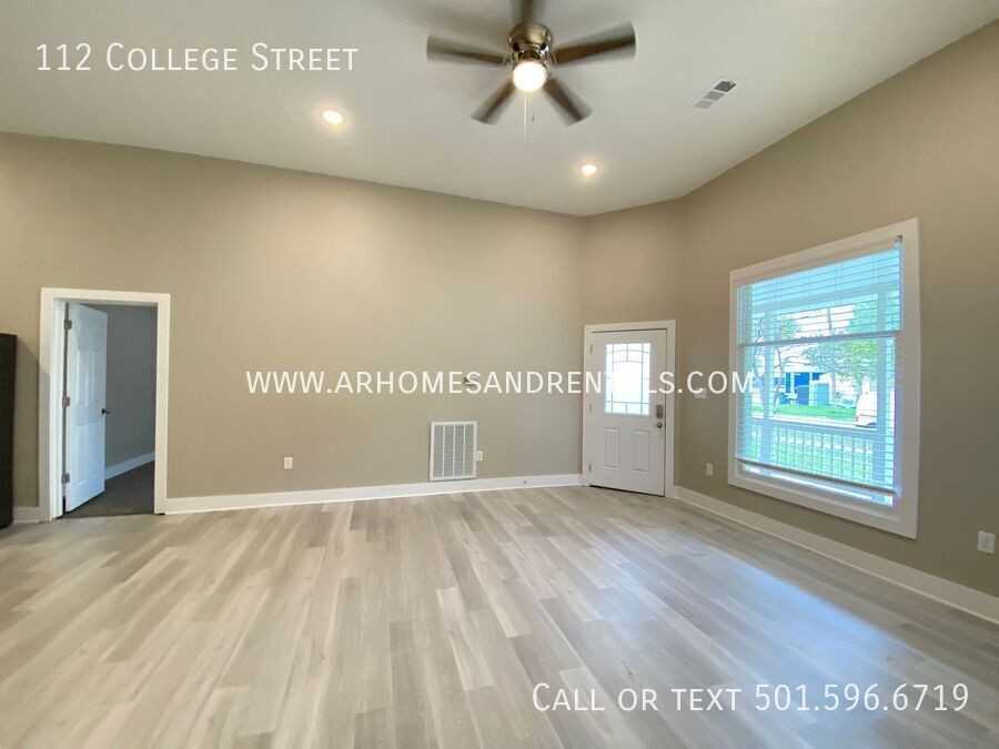 112 College St - Photo 2 of 8