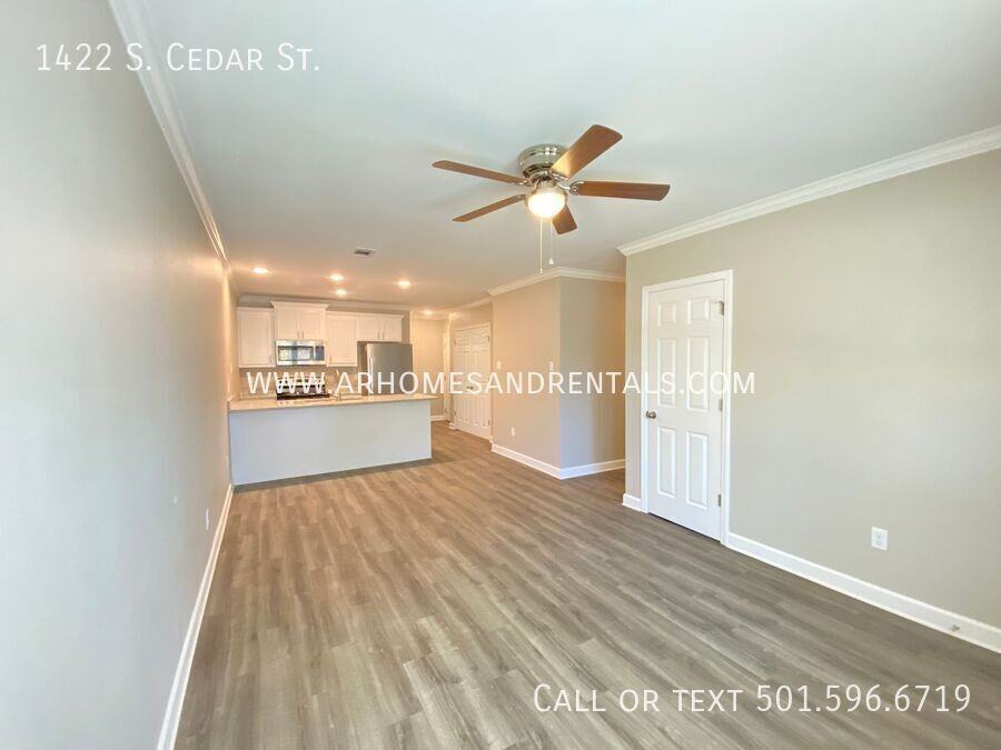 1422 S Cedar St - Photo 2 of 10