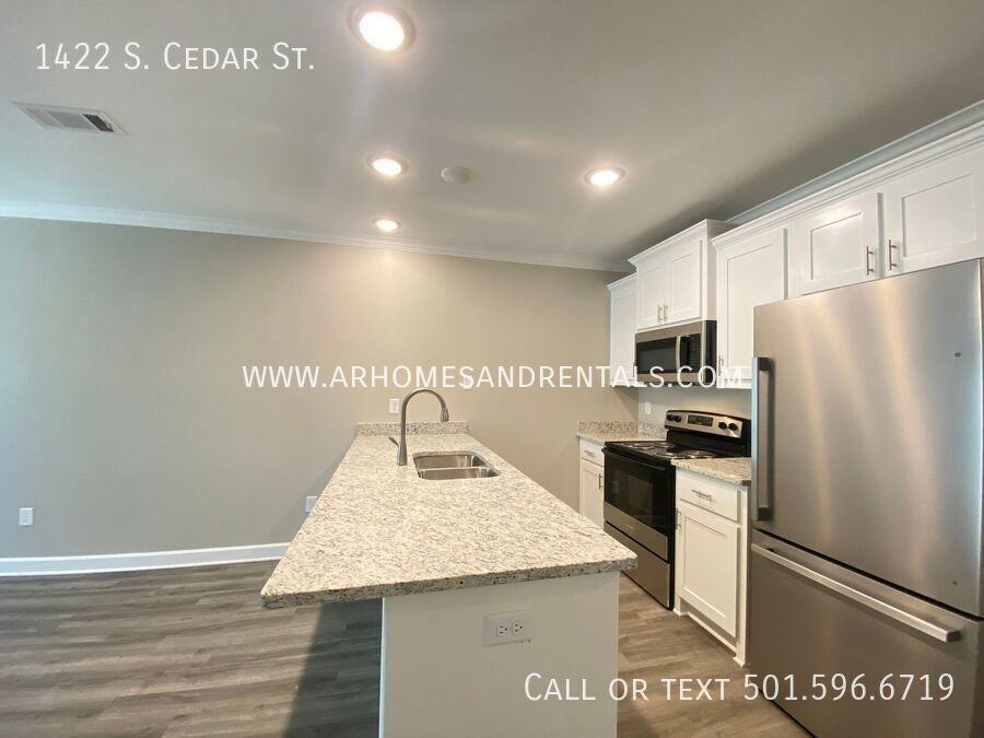 1422 S Cedar St - Photo 3 of 10