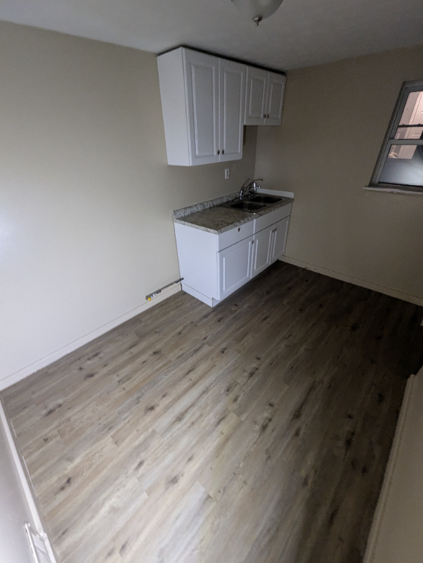 212 Gates Ave #UP - Photo 3 of 7