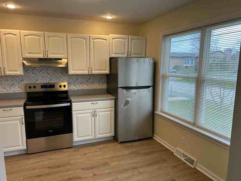 215 Spruce St - Photo 2 of 11