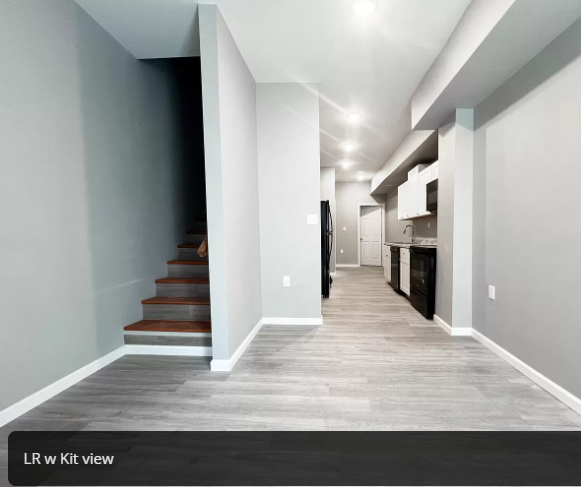 712 N Monroe St - Photo 3 of 13