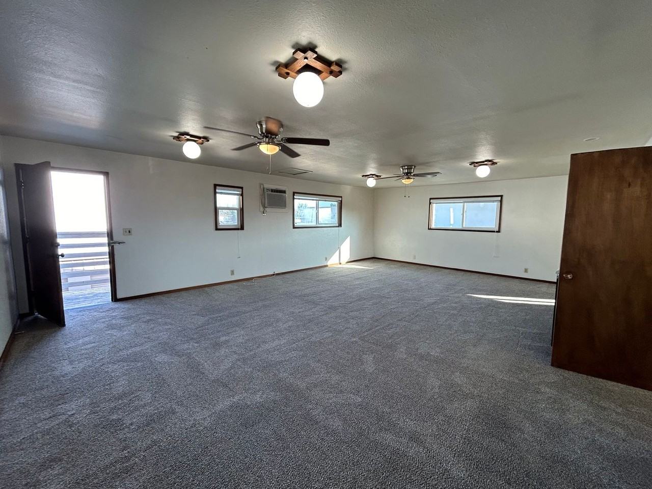 1441 Coldwell Ave #B - Photo 4 of 13