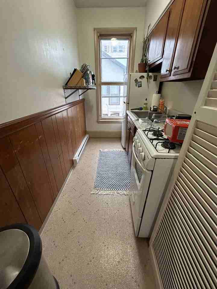 824 Cass St - Photo 2 of 7