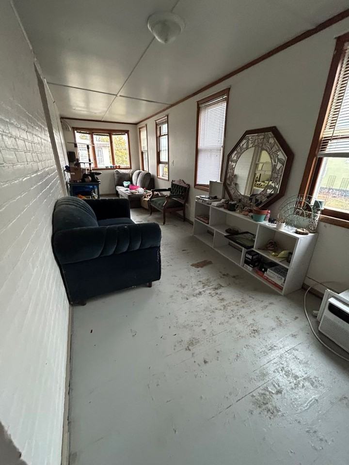 824 Cass St - Photo 6 of 7